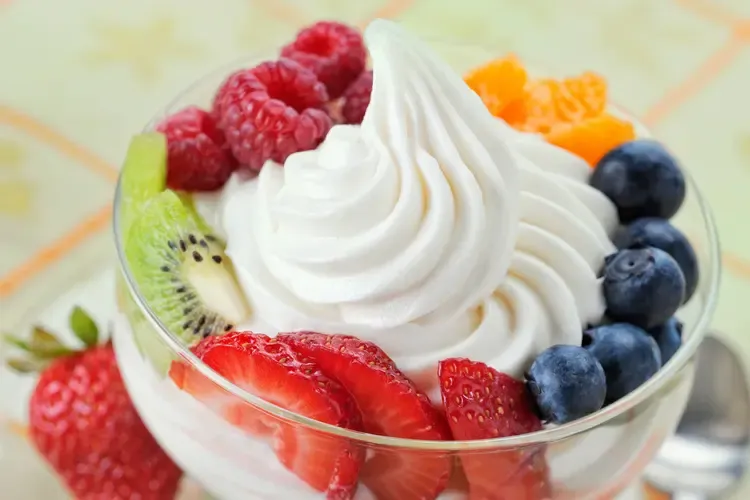 1800x1200-frozen-yogurt-with-fruit-other.webp