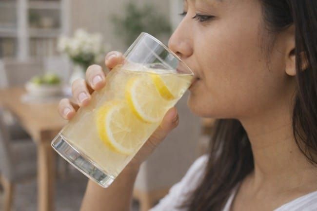 5-efek-samping-minum-air-lemon-setiap-hari-yang-perlu-diwaspadai.jpg