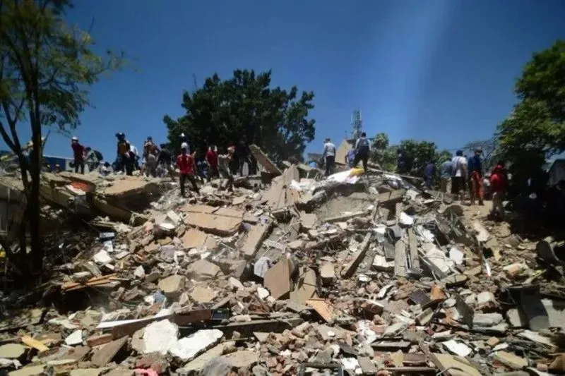 Reruntuhan-gedung-akibat-gempa-Kolombia.jpg.webp