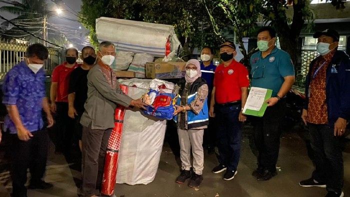 kemensos-salurkan-bantuan-untuk-korban-kebakaran_169.jpeg