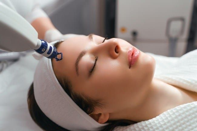 laser-wajah-kenali-prosedur-dan-efek-sampingnya-0-alodokter.jpg