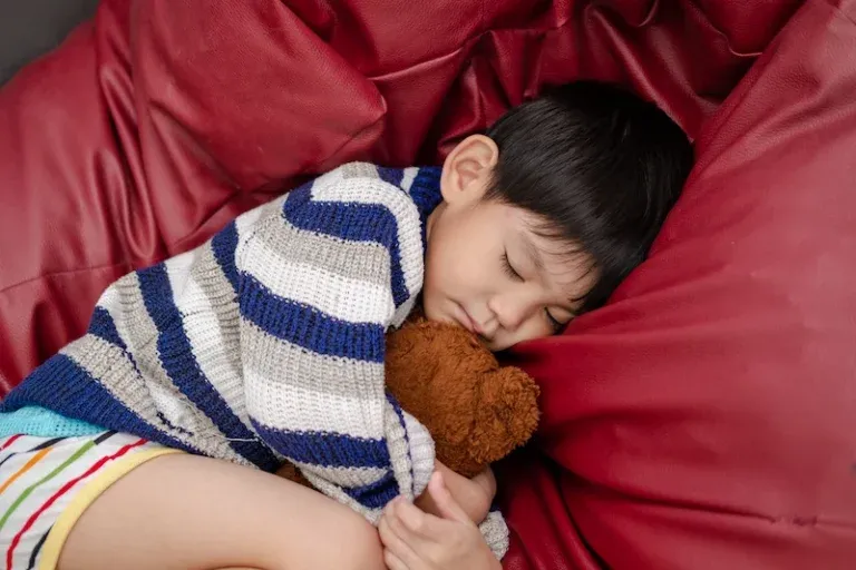 manfaat-tidur-siang-untuk-anak-768x512.webp